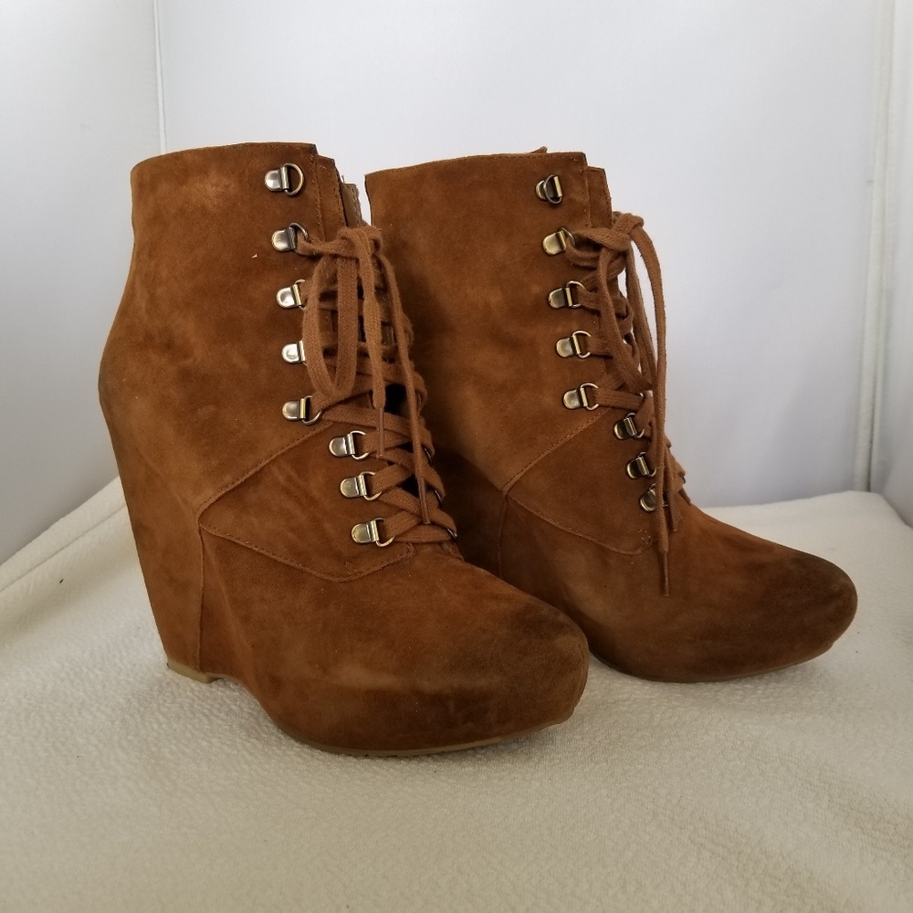 Boutique 9 brown suede wedge booties sz 6